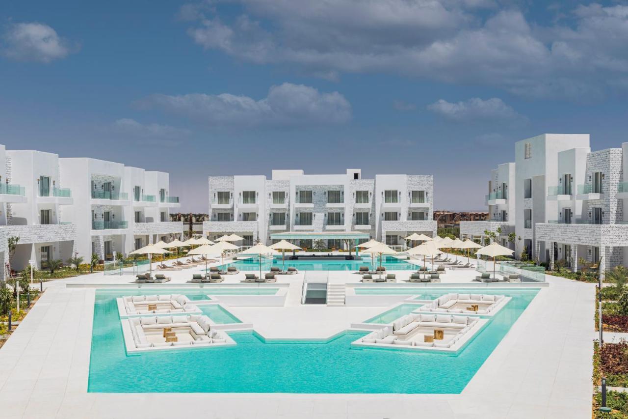 Tanoak Resort Ajn-Szuhna Kültér fotó The hotel's main pool